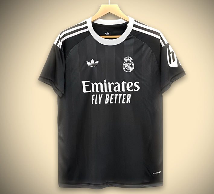 MAILLOTREALMADRID2425gardien-1.jpg Real Madrid Zwarte Keeper Editie 2025-2026 vooraanzicht