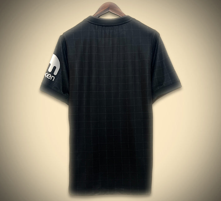MAILLOTTOTTENHAMdomicile2526dos.jpg Maillot Tottenham Domicile 2025-2026 vue de profil