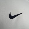 MaillotPSGexterieur24blancnike.jpg Maillot Paris Saint-Germain Extérieur Édition Blanc 2024-2025 vue de profil
