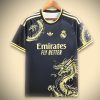 maillot-concept-real-madrid-dragon-or-edition-2425 Concept Voetbalshirt Real Madrid Gouden Draak Editie 2425