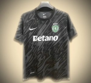 Maillot_Sporting_CP_Gardien_Noir_24_25-1.jpg Maillot Sporting CP Gardien Noir 2024-2025 vue de face