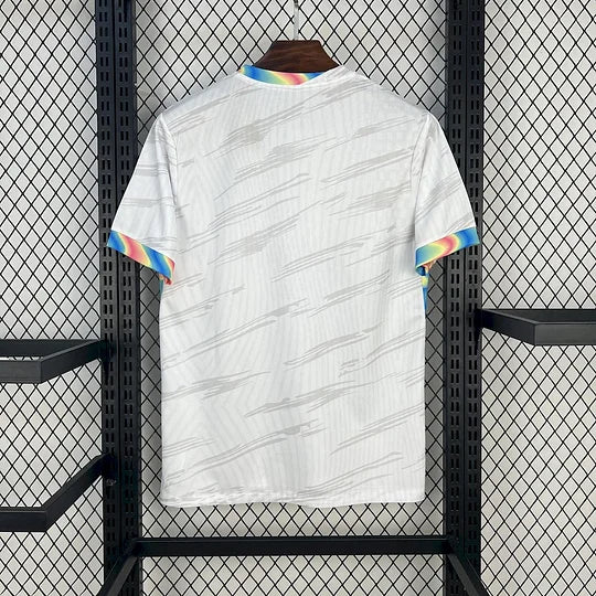 jersey-blanc-fc-barcelone-edition-concept-nouvelle-saison-2025-2026 Jersey blanc FC Barcelone édition concept nouvelle saison 2025 2026