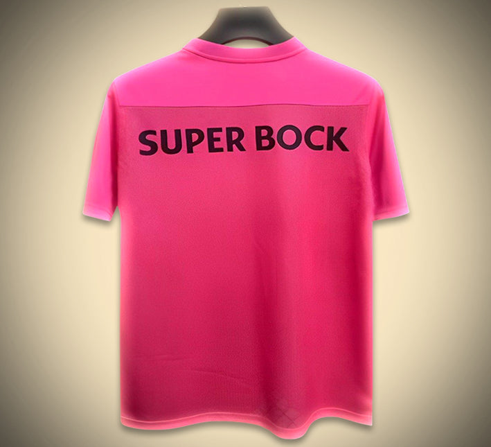Voetbalshirt Sporting CP concept roze editie seizoen 2425