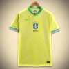 tenue-officielle-bresil-domicile-avec-ecusson-et-finitions-modernes Officiële Brazilië thuistenue met embleem en moderne afwerking
