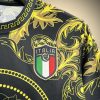 Maillot concept Italie édition Versace saison 2024 2025