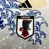 maillot-de-football-inspiration-japon-avec-motif-grande-vague-et-design-graphique-bleu-blanc Maillot de football inspiration Japon avec motif grande vague et design graphique bleu blanc