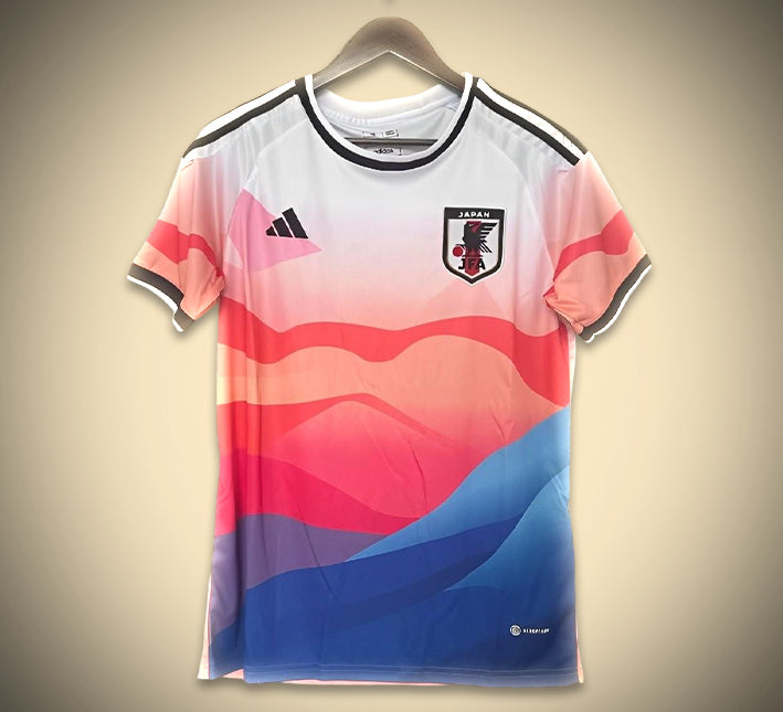 Voetbalshirt geïnspireerd op Japan in roze en blauw concepteditie