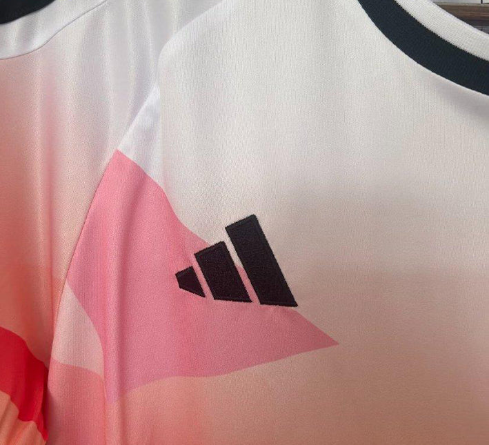 Concept shirt Japan RozeBlauw-editie seizoen 2024 2025 modern ontwerp