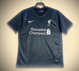 tenue-de-gardien-liverpool-rouge-avec-ecusson-du-club Tenue de gardien Liverpool rouge avec écusson du club