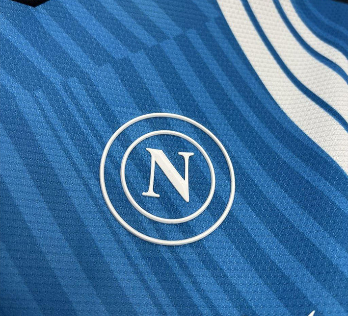tshirt-avant-match-du-ssc-napoli-saison-2024-2025 Voorwedstrijdshirt van SSC Napoli seizoen 2024 2025
