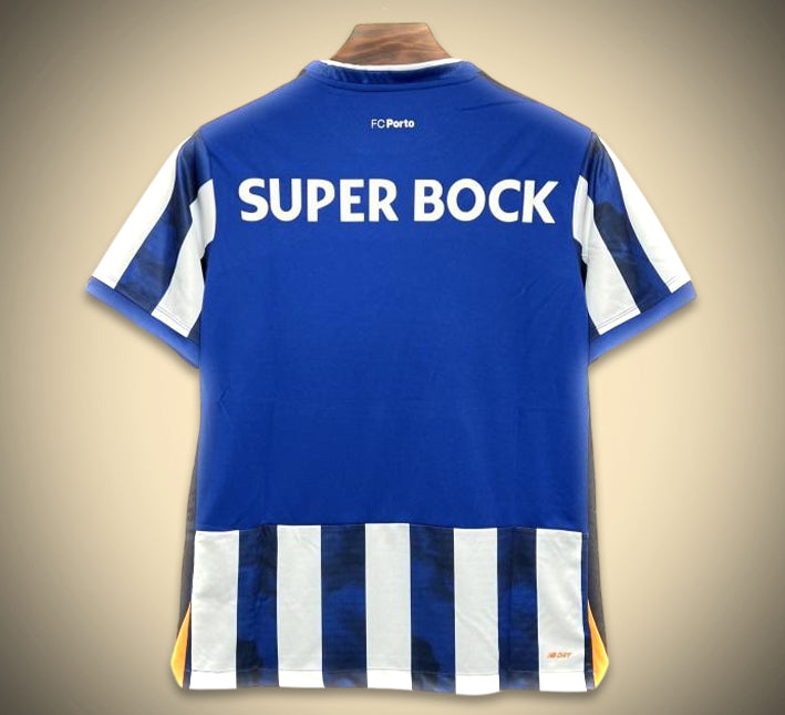 tenue-officielle-fc-porto-domicile-pour-supporter-football-portugais Officieel FC Porto thuistenue voor Portugese voetbalsupporters