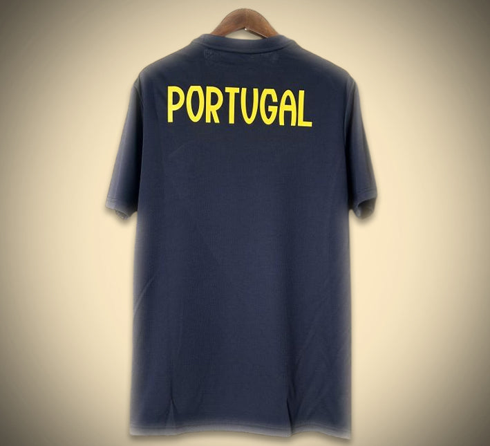 t-shirt-de-football-portugal-bleu-marine-design-concept-collection-vingt-quatre-vingt-cinq T shirt de football Portugal bleu marine design concept collection vingt quatre vingt cinq