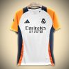 maillotrealmadridavantmatch-1.jpg Real Madrid Trainingsshirt Voorwedstrijd 2024-2025 vooraanzicht