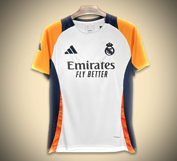 maillotrealmadridavantmatch-1.jpg Real Madrid Trainingsshirt Voorwedstrijd 2024-2025 vooraanzicht