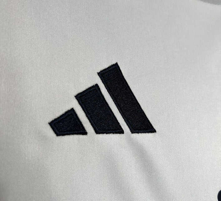 maillotrealmadridavantmatchadidas.jpg Real Madrid Trainingsshirt Voorwedstrijd 2024-2025 stofdetail