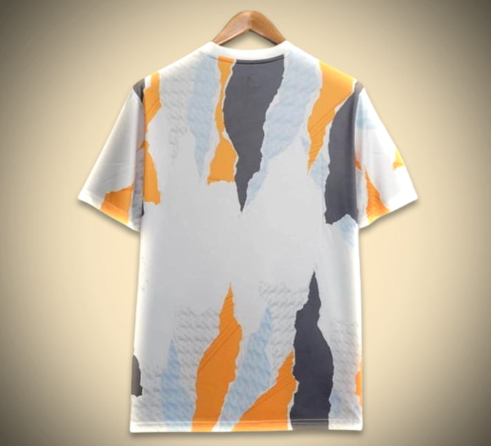 maillotrealmadridentrainementdos.jpg Real Madrid Voorwedstrijdshirt 2024-2025 achteraanzicht