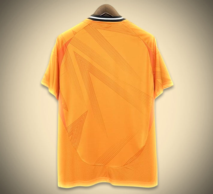 maillotrealmadridexterieurorangedos.jpg Real Madrid Uitshirt 2024-2025 achteraanzicht