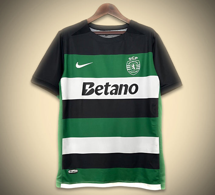 maillotsportingdomicile-1.jpg Sporting CP Thuisshirt 2024-2025 vooraanzicht