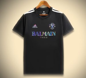 maillot-de-foot-manchester-united-collection-balmain-tenue-supporter-elegante Maillot de foot Manchester United collection Balmain tenue supporter élégante