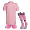 ensemble-enfant-inter-miami-domicile-saison-2023-2024-maillot-et-short Kinderen set Inter Miami thuisshirt seizoen 2023 2024 shirt en short