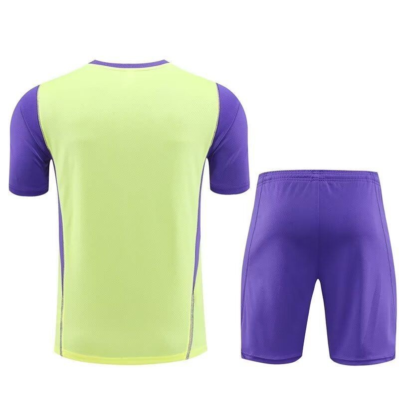 ensemble-entrainement-real-madrid-saison-vingt-trois-vingt-quatre-maillot-et-short Real Madrid trainingsset seizoen drieëntwintig vierentwintig shirt en short