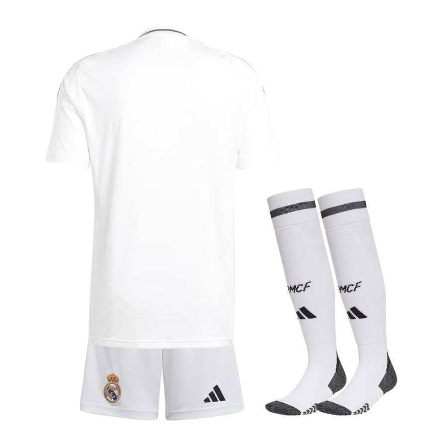ensemble-maillot-enfant-real-madrid-domicile-saison-2024-2025-avec-short Kindershirt set Real Madrid thuisshirt seizoen 2024 2025 met broek