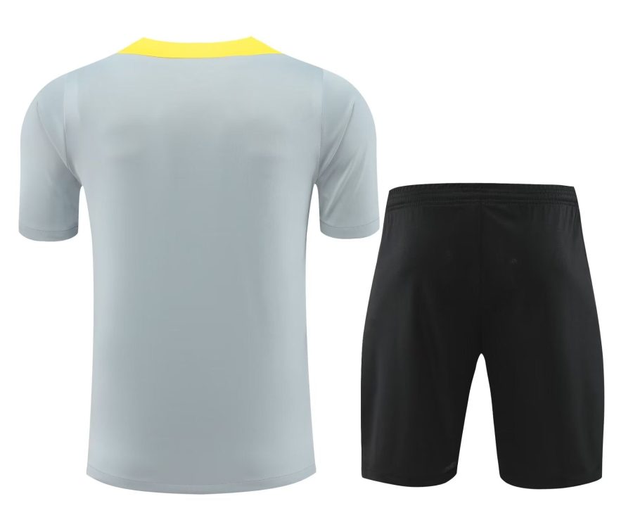 ensemble-maillot-et-short-liverpool-saison-2024-2025-tenue-domicile-rouge Set shirt en short Liverpool seizoen 2024 2025 rode thuistenue