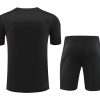 ensemble-maillot-et-short-liverpool-saison-vingt-vingt-quatre-vingt-vingt-cinq-tenue-domicile-rouge Set shirt en short Liverpool seizoen twintig vierentwintig twintig vijfentwintig rode thuistenue