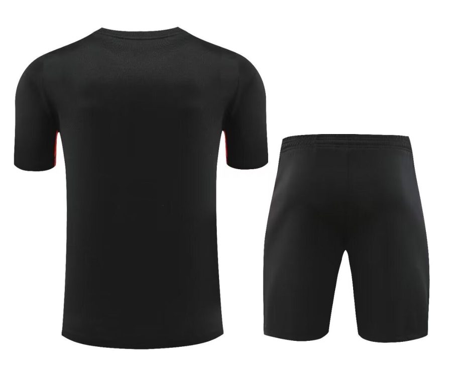 ensemble-maillot-et-short-liverpool-saison-vingt-vingt-quatre-vingt-vingt-cinq-tenue-domicile-rouge Set shirt en short Liverpool seizoen twintig vierentwintig twintig vijfentwintig rode thuistenue