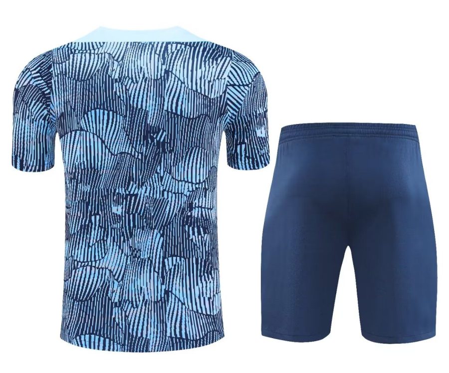 ensemble-maillot-et-short-psg-saison-2024-2025-tenue-domicile Set van PSG shirt en broek seizoen 2024 2025 thuistenue