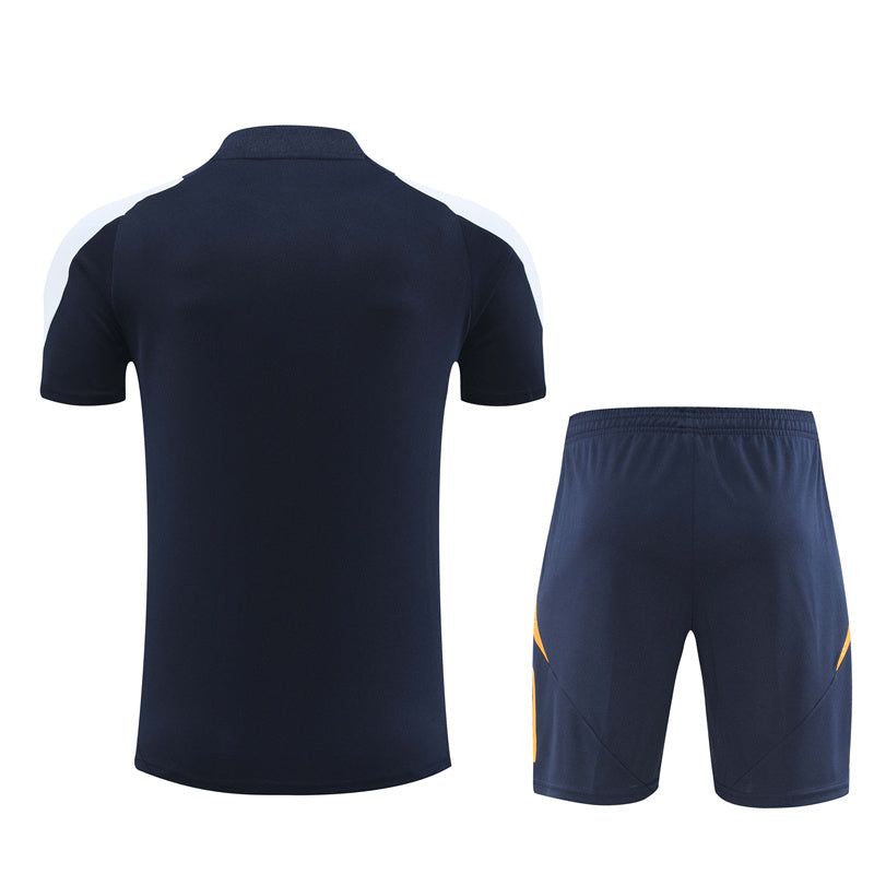 ensemble-maillot-et-short-real-madrid-saison-2024-2025-tenue-officielle Shirt en broek set Real Madrid seizoen 2024 2025 officiële tenue