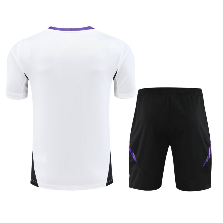 ensemble-maillot-et-short-real-madrid-saison-deux-mille-vingt-quatre-deux-mille-vingt-cinq Shirt en broek set Real Madrid seizoen 2024 2025