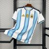 jersey-de-football-argentine-domicile-2026-rayures-bleu-ciel-et-blanc Argentinië thuisshirt voetbalshirt 2026 lichtblauwe en witte strepen