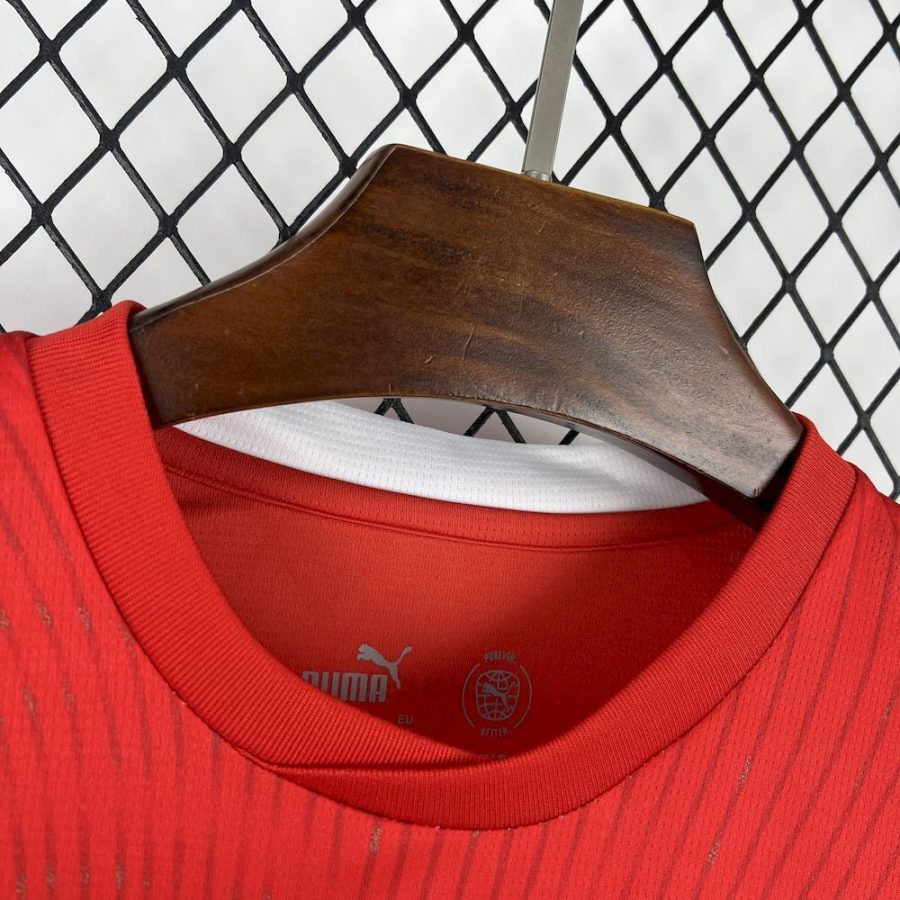 jersey-domicile-suisse-2026-flocage-croix-helvetique-style-moderne Thuisshirt Zwitserland 2026 met Zwitsers kruis moderne stijl