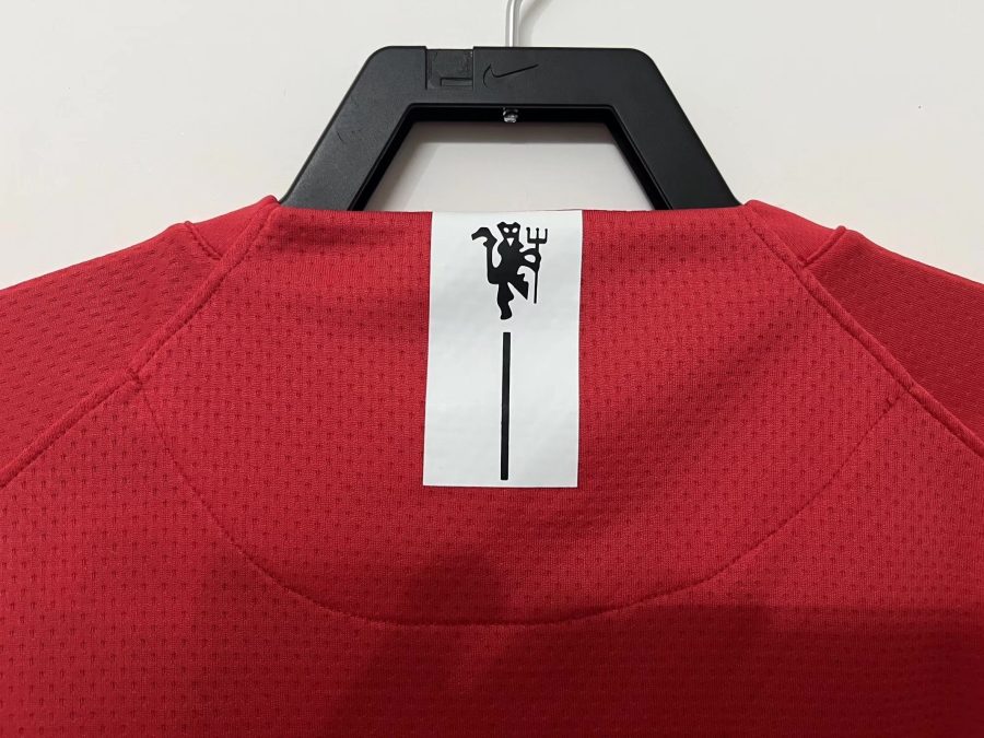 jersey-football-manchester-united-rouge-manches-longues-tenue-domicile-vintage Manchester United rood shirt lange mouwen vintage thuistenue