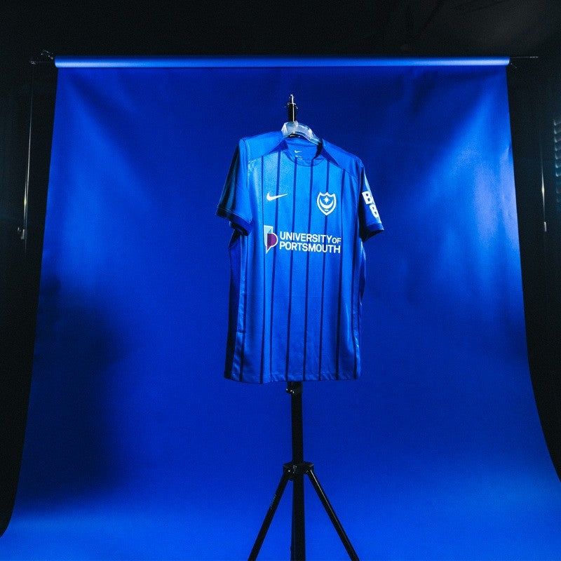 jersey-home-portsmouth-fc-nouveau-maillot-supporter-en-tissu-respirant Portsmouth FC thuisshirt nieuw shirt voor supporters in ademende stof