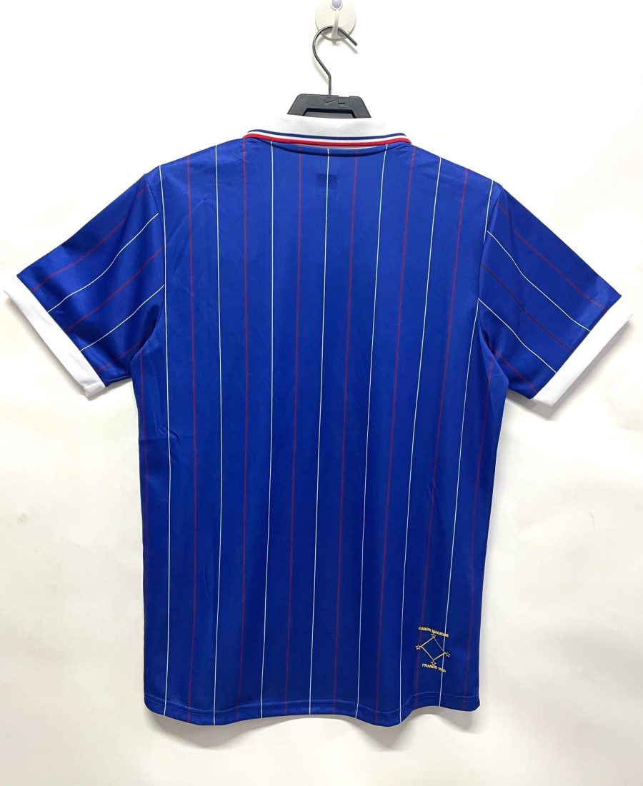 jersey-retro-bleu-blanc-rouge-de-la-selection-francaise-coupe-du-monde-mille-neuf-cent-quatre-vingt-deux Retro shirt blauw wit rood van het Franse elftal WK 1982