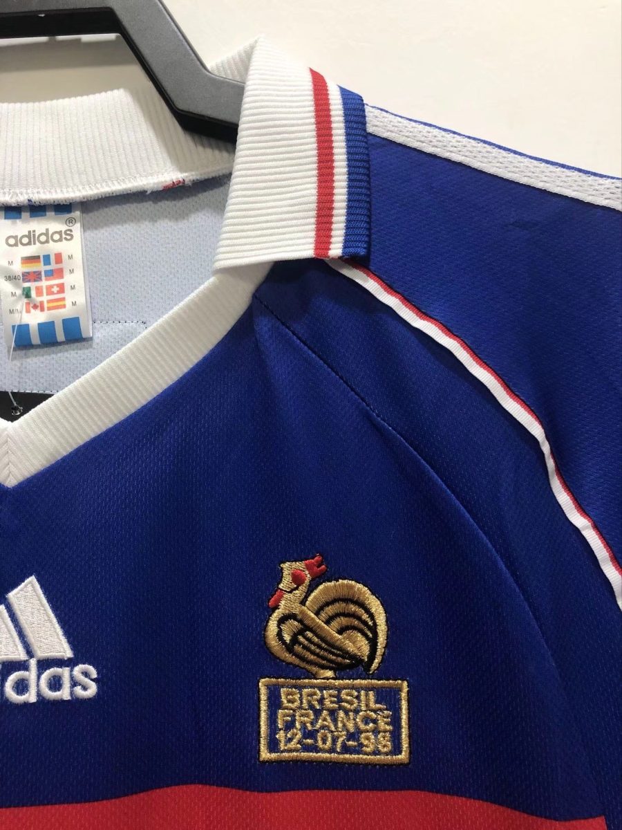 jersey-retro-france-1998-domicile-style-vintage-football Retro shirt Frankrijk 1998 thuisshirt vintage stijl voetbal