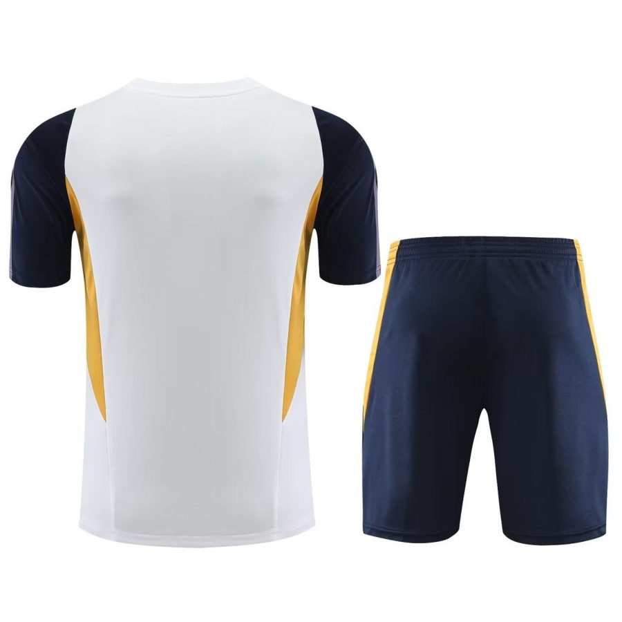 kit-entrainement-real-madrid-bleu-et-blanc-saison-2023-2024 Real Madrid trainingsset blauw en wit seizoen 2023-2024