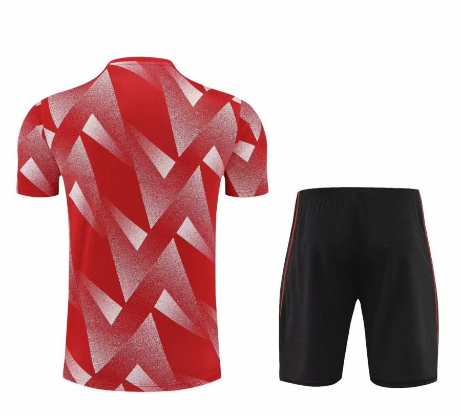 kit-training-rouge-bayern-munich-saison-2023-2024-tenue-entrainement-football Rode trainingstenue Bayern Munich seizoen 2023 2024 voetbaltrainingspak