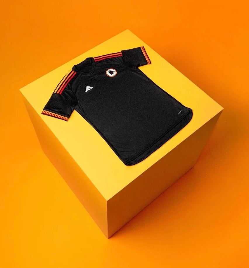 maillot-de-foot-as-roma-third-pour-supporters-saison-2023-2024 AS Roma derde tenue voetbalshirt voor supporters seizoen 2023 2024