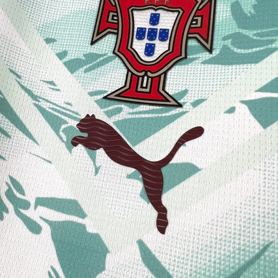 maillot-de-foot-portugal-version-away-2026-avec-ecusson-de-selection Maillot de foot Portugal version away 2026 avec écusson de sélection
