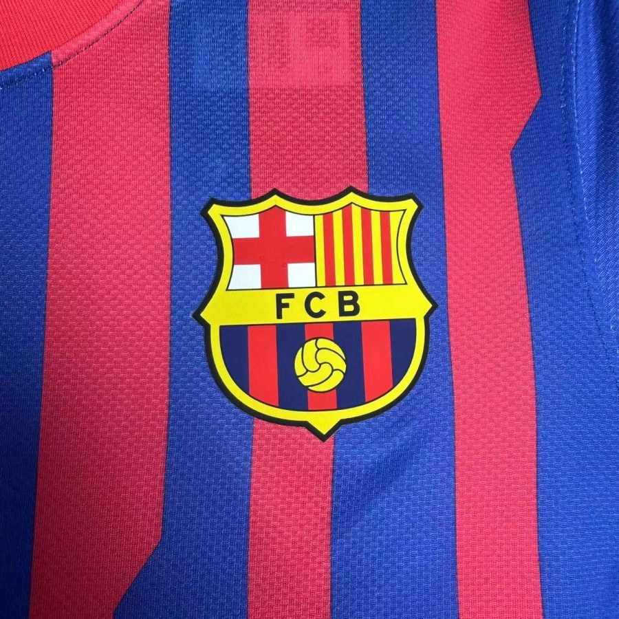maillot-de-football-fc-barcelone-domicile-2011-2012 voetbalshirt FC Barcelona thuisshirt 2011-2012