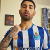 maillot-de-football-fc-porto-kit-domicile-manches-courtes-ecusson-du-club Voetbalshirt FC Porto thuiskit korte mouwen clubembleem