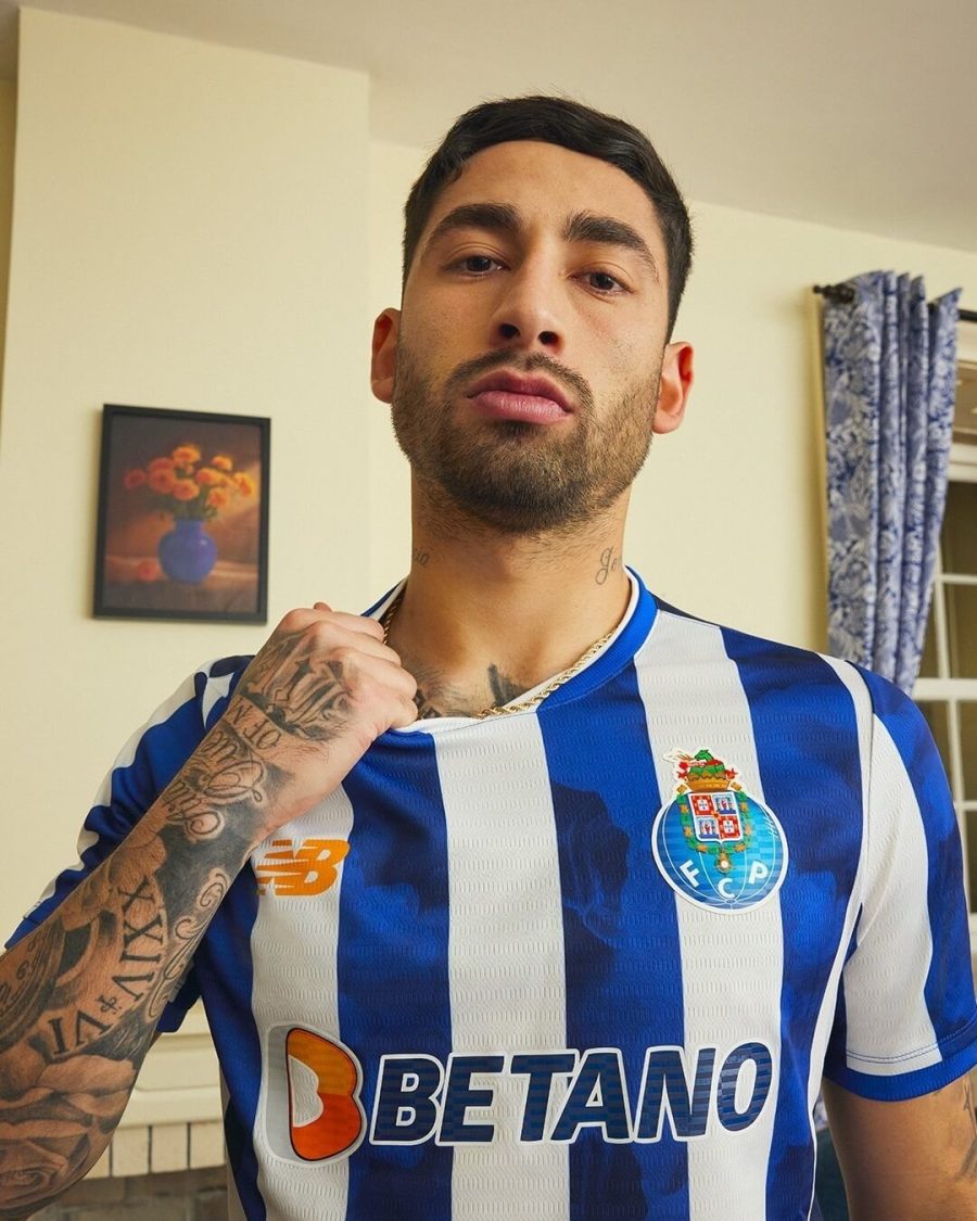 maillot-de-football-fc-porto-kit-domicile-manches-courtes-ecusson-du-club Voetbalshirt FC Porto thuiskit korte mouwen clubembleem