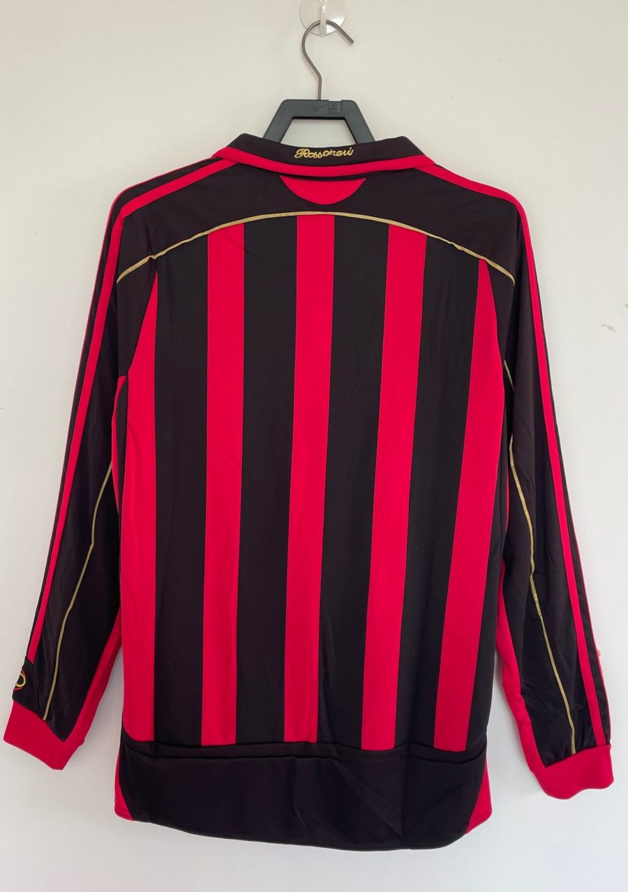 maillot-domicile-ac-milan-manches-longues-saison-deux-mille-six-deux-mille-sept-rouge-et-noir Maillot domicile AC Milan manches longues saison deux mille six deux mille sept rouge et noir