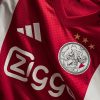 Maillot domicile Ajax Amsterdam saison 2025 2026 rouge et blanc