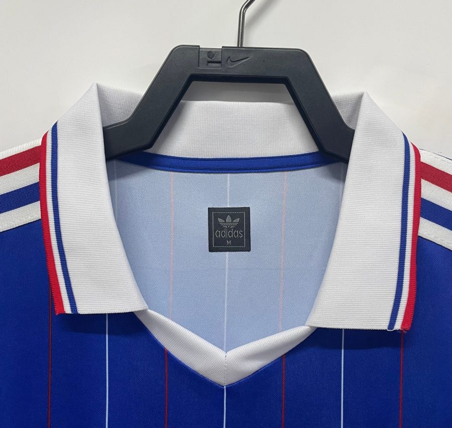 maillot-domicile-equipe-de-france-vintage-saison-mille-neuf-cent-quatre-vingt-deux Thuisshirt Frankrijk vintage seizoen negentien tweeëntachtig