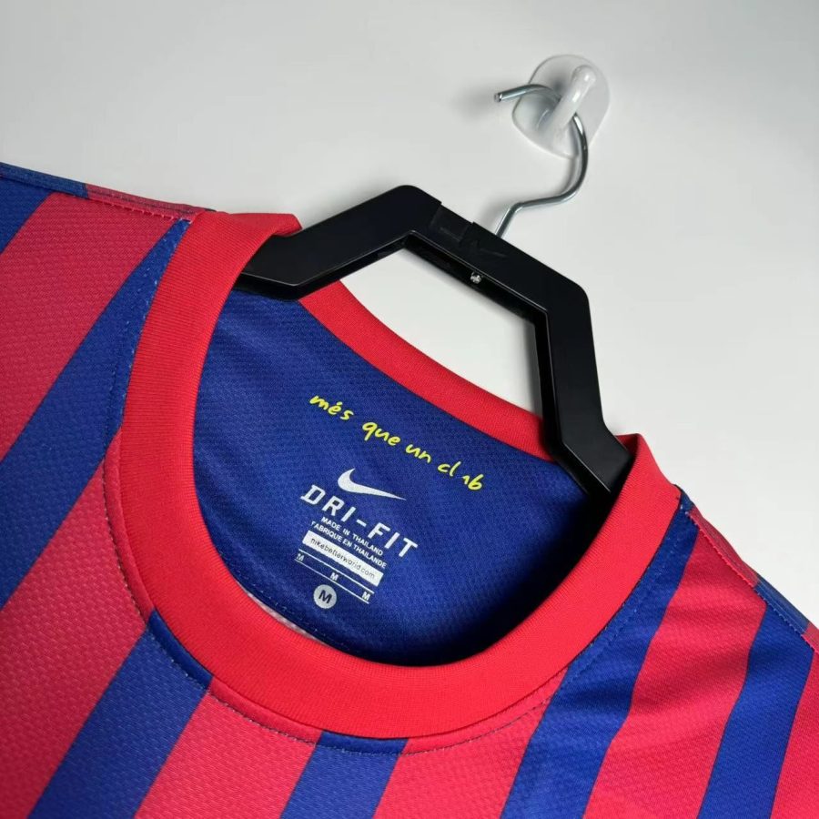 maillot-domicile-fc-barcelona-saison-2011-2012 Thuisshirt FC Barcelona seizoen 2011 2012