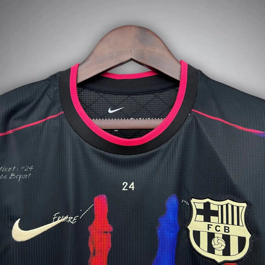 Thuisshirt FC Barcelona seizoen 2025 2026 blood design rood en blauw